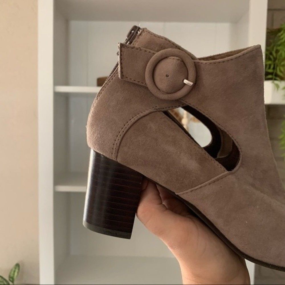 Earth Corinth Taupe Block Toe Suede Block Heel An… - image 4